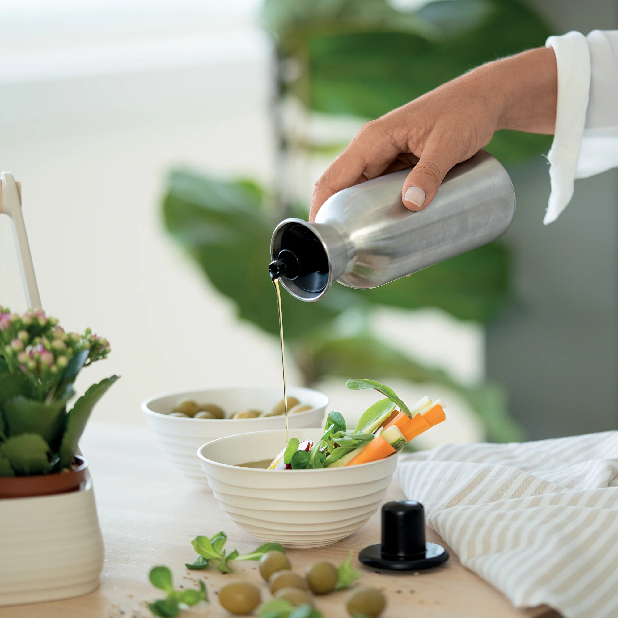 OIL/VINEGAR BOTTLE 'PERFECT DRESSING STEEL EDITION' "PREPARATION" - Image 13